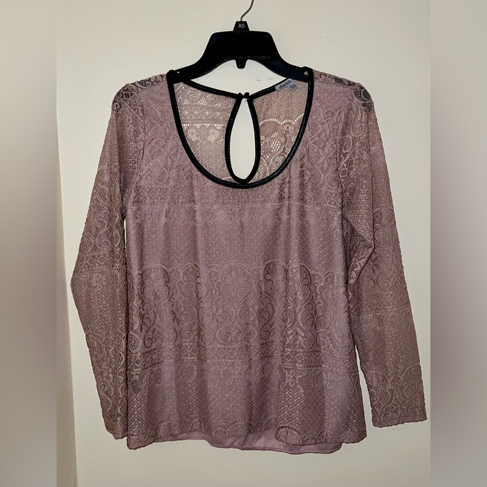 Charlotte Russe Mauve Lace Blouse with Keyhole Back